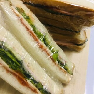 ハム　レタス　きゅうり　サンドイッチ